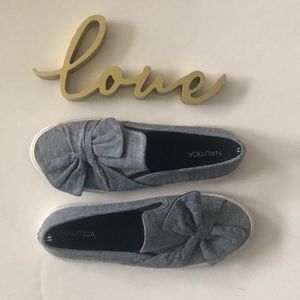 Nautica chambray slip on sneaker w/ties